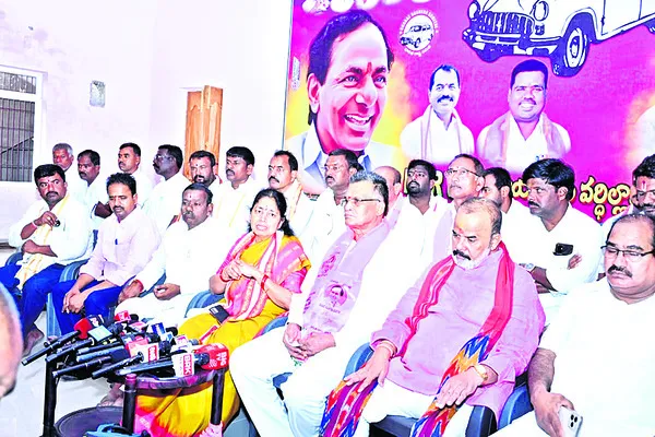 బతుకమ్మకు గుర్తింపు తెచ్చింది కేసీఆరే