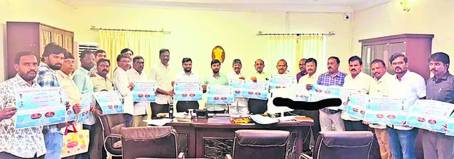 ప్లాస్టిక్‌ను స్వచ్ఛందంగా నిషేధించాలి 