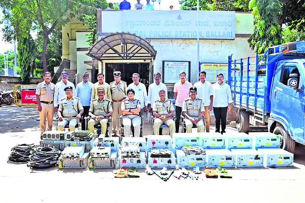 టెలికాం పరికరాల దొంగల అరెస్ట్‌