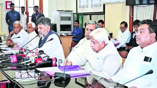 సర్వేకు రాని ఉపాధ్యాయులపై చర్యలు