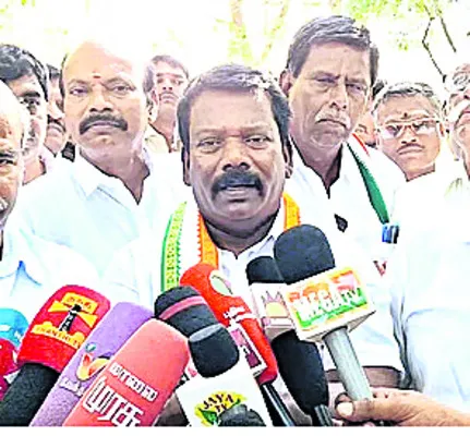 పళణి వ్యతిరేకంగా నిరసనలు