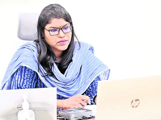 ఆది కర్మయోగి కార్యక్రమంపై సమీక్ష