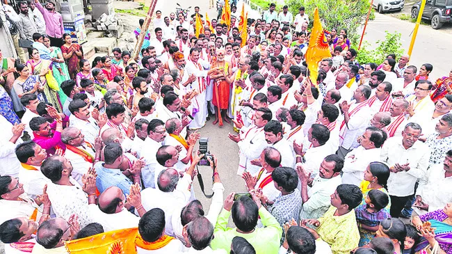 నాచ‘గిరి’ ప్రదక్షిణం.. వెల్లివిరిసిన ఆధ్యాత్మికం 