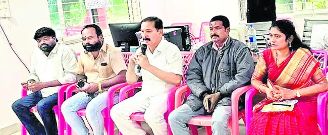 బతుకమ్మ వేడుకలను జయప్రదం చేయాలి