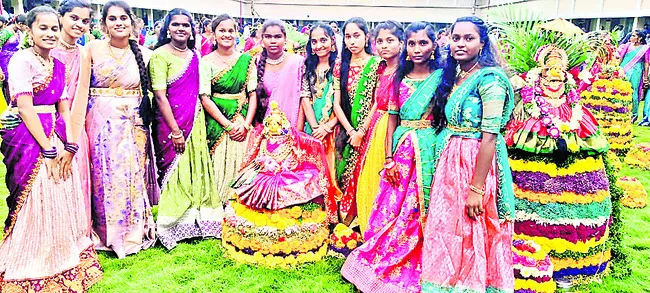క్రీస్తుజ్యోతిలో బతుకమ్మ సంబురాలు