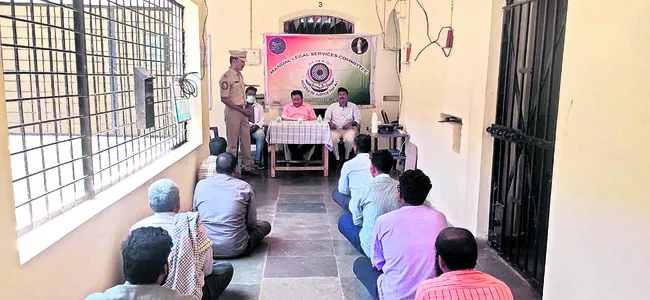 ఖైదీలకు ఉచిత న్యాయ సహాయం