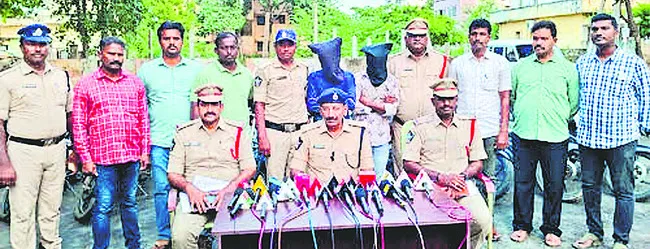 జల్సాలకు అలవాటు పడి చోరీలు 