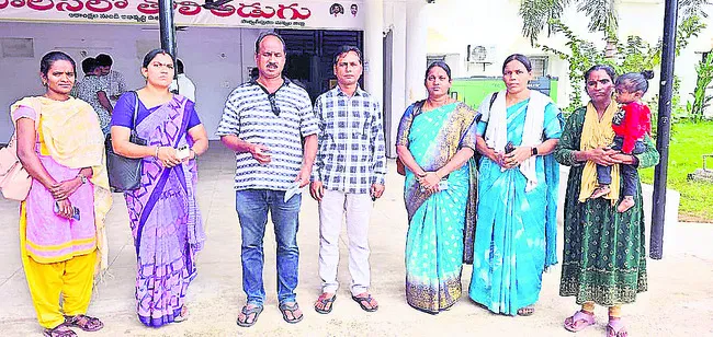 గిరిజన గర్భిణి వసతిగృహాల సిబ్బందిని కొనసాగించాలి