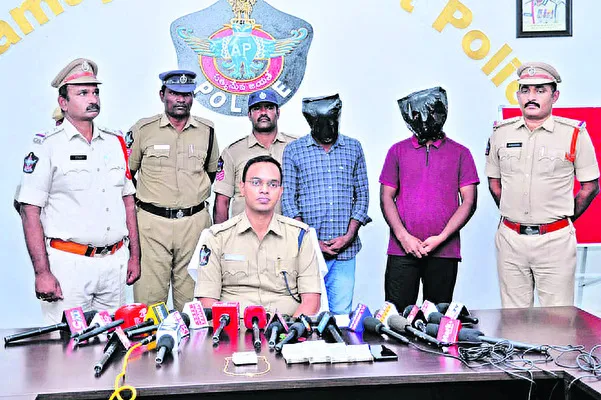 అంతర్‌ జిల్లాల దొంగల అరెస్టు