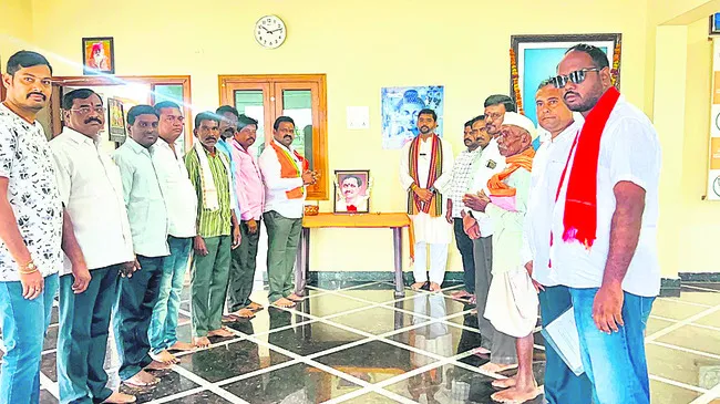 దీన్దయాళ్ ఉపాధ్యాయకు నివాళి