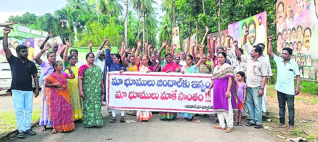 నిర్వాసితుల సమస్యపై ఎమ్మెల్యే మాట్లాడాలి