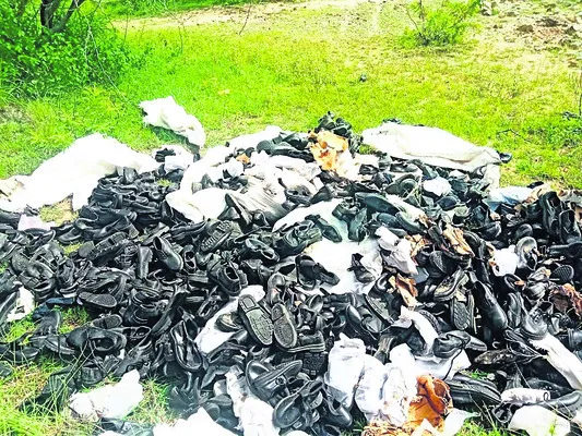 గుట్టల్లో గుట్టుగా విద్యార్థుల ‘షూ’లు