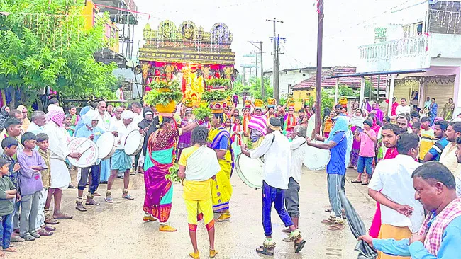 దుర్గామాతకు బోనం మొక్కులు