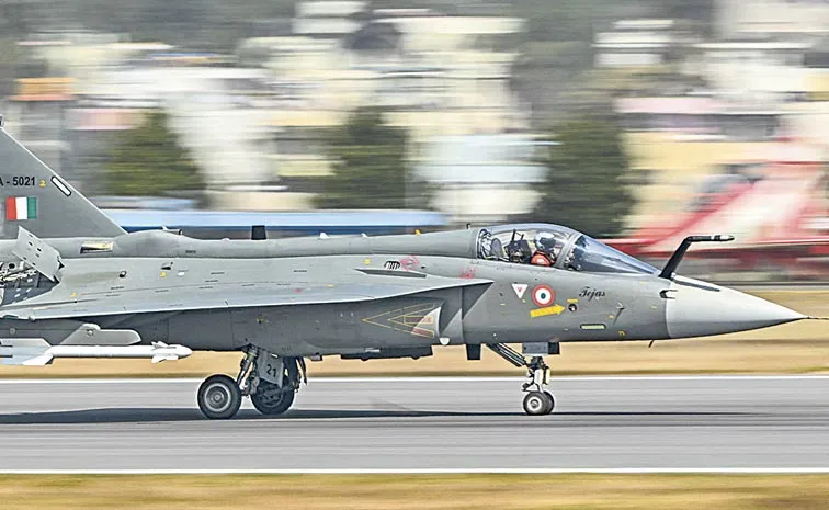  Defence Ministry signs Rs 62370 crore deal with HAL for 97 light combat jets