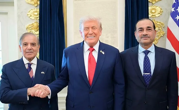 Pak PM Sharif And Army chief Munir talks with Trump