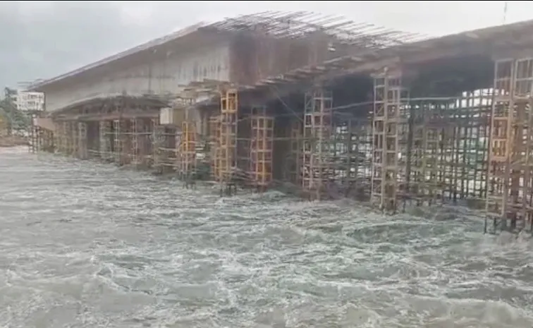 Musi River Overflows Amid Heavy Rains: Moosarambagh Bridge Closure