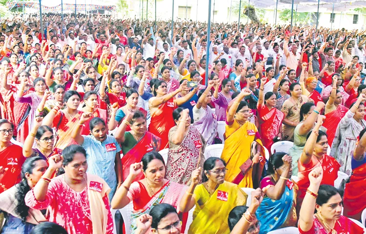 Teachers demand immediate payment of DA dues