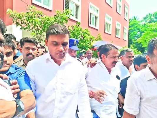 మిథున్‌రెడ్డి అరెస్ట్‌లో వేధింపులే లక్ష్యం 
