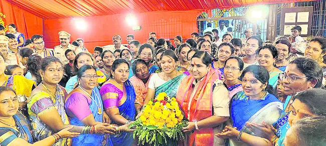 బతుకమ్మ వేడుక.. చైతన్య వేదిక 