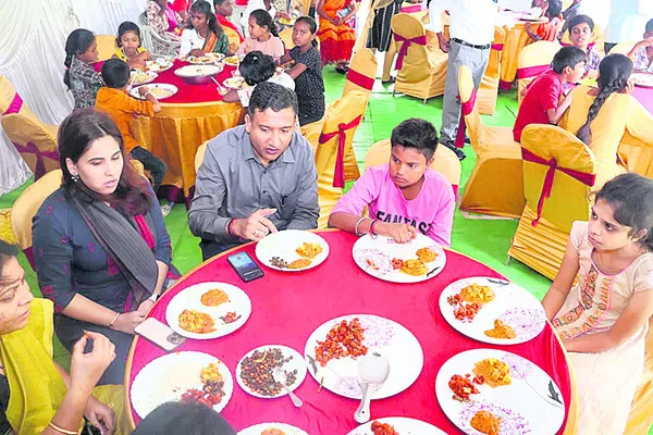 అనాథ పిల్లలతో కలెక్టర్‌ సమావేశం