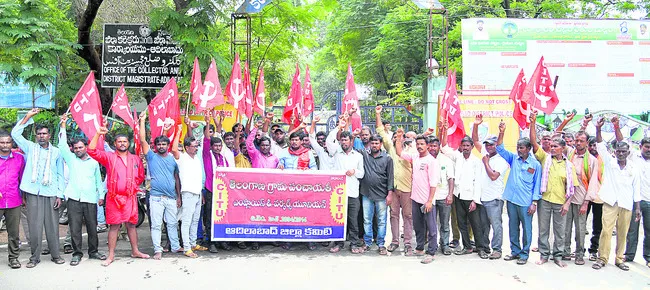 పెండింగ్‌ వేతనాలు చెల్లించాలి