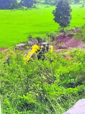 అసైన్డ్‌ భూముల సాగుకు యత్నం