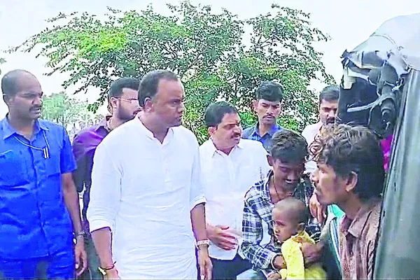 పరిమితికి మించి ఆటోలో ప్రయాణం