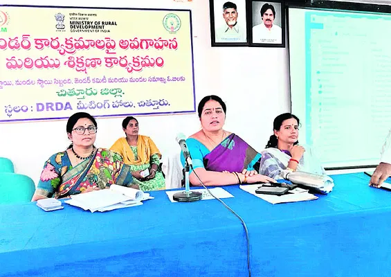 మహిళల్లో ఆత్మవిశ్వాసాన్ని పెంచాలి 