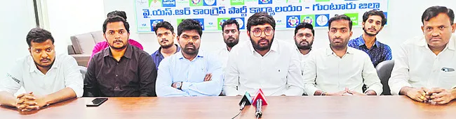 బాలకృష్ణ బహిరంగ క్షమాపణ చెప్పాలి 