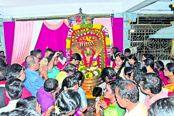 భద్రకాళి అమ్మవారికి శేష వాహన సేవ