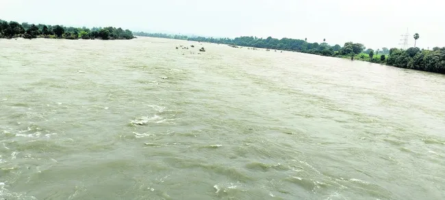 నిజాంసాగర్‌లోకి భారీ ఇన్‌ఫ్లో 
