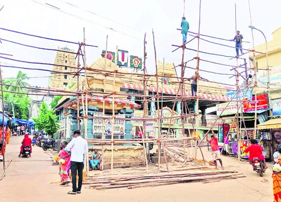 శ్రీవారి బ్రహ్మోత్సవాలకు చురుగ్గా ఏర్పాట్లు 