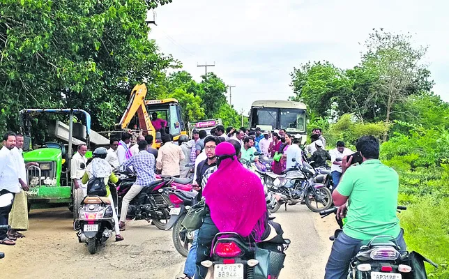 కరెంటు కోతలపై రైతుల కన్నెర్ర 