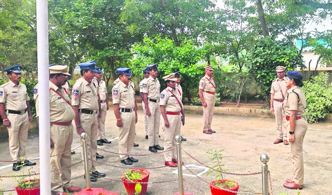 క్రమశిక్షణతో విధులు నిర్వహించాలి