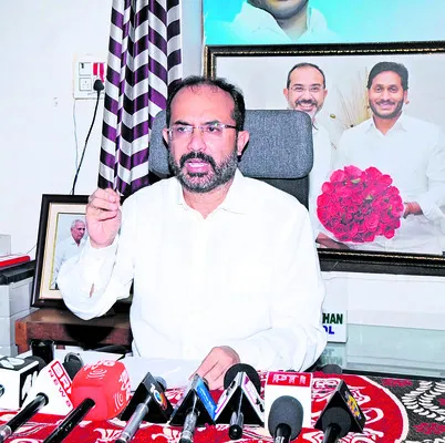 అసెంబ్లీలో చిరంజీవిని అవమానిస్తే పవన్‌ నోరు మెదపరేం?