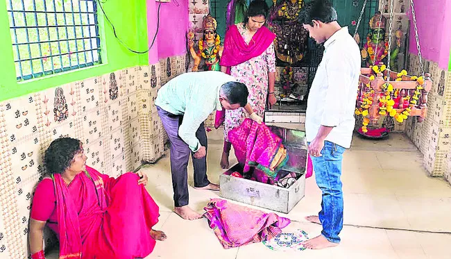 నవదుర్గ ఆలయంలో చోరీ