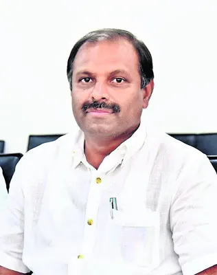 చిరంజీవికి బేషరతుగా క్షమాపణ చెప్పాలి