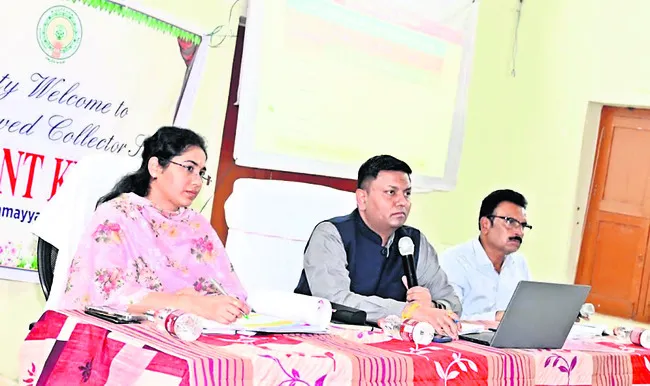అధికారులు నిబద్ధతతో పని చేయాలి 