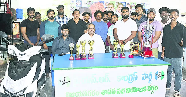 మిస్టర్ ఆంధ్ర బాడీ బిల్డింగ్ పోటీల్లో పతకాలు