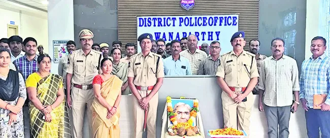 ఐలమ్మ ఆదర్శం..
