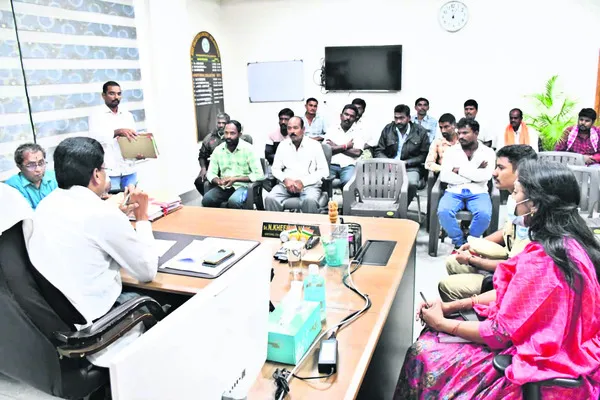 సమస్యలు సృష్టిస్తే చర్యలు తప్పవు 
