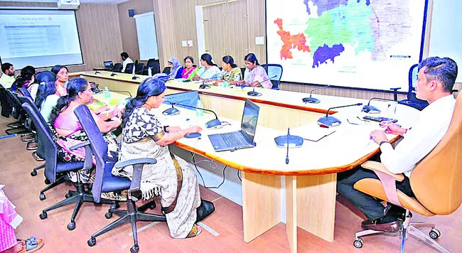 అంగన్‌వాడీల్లో హాజరు పెంచండి 