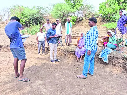పండుగ పూట పస్తులేనా..? 