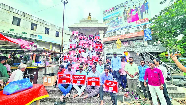 వైఎస్సార్‌సీపీ నాయకులపై ‘పచ్చ’పాతం 