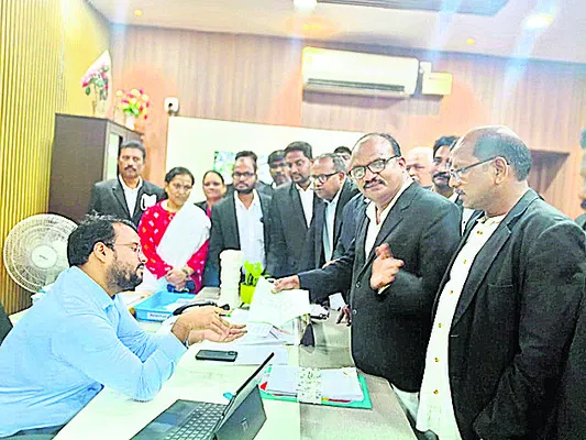 వైద్య కళాశాలల ప్రైవేటీకరణ దుర్మార్గం 