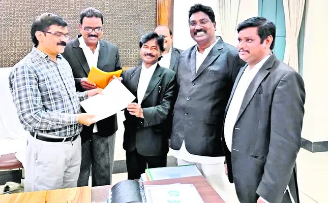 మెడికల్ కాలేజీల ప్రైవేటీకరణ సరికాదు