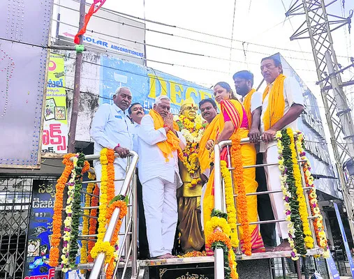 కొండా లక్ష్మణ్‌ను తెలంగాణ జాతిపితగా గుర్తించాలి