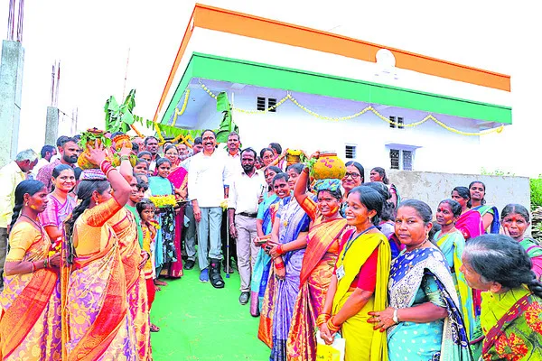 పేదల సొంతింటి కల తీరుతోంది