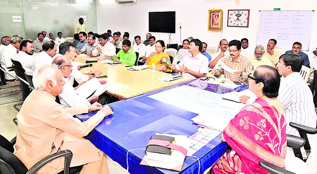 అధికారుల తీరు మారాలి 