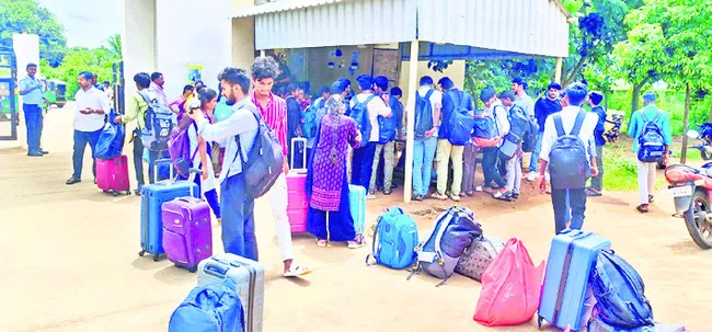 ట్రిపుల్‌ ఐటీలకు  నేటినుంచి దసరా సెలవులు 